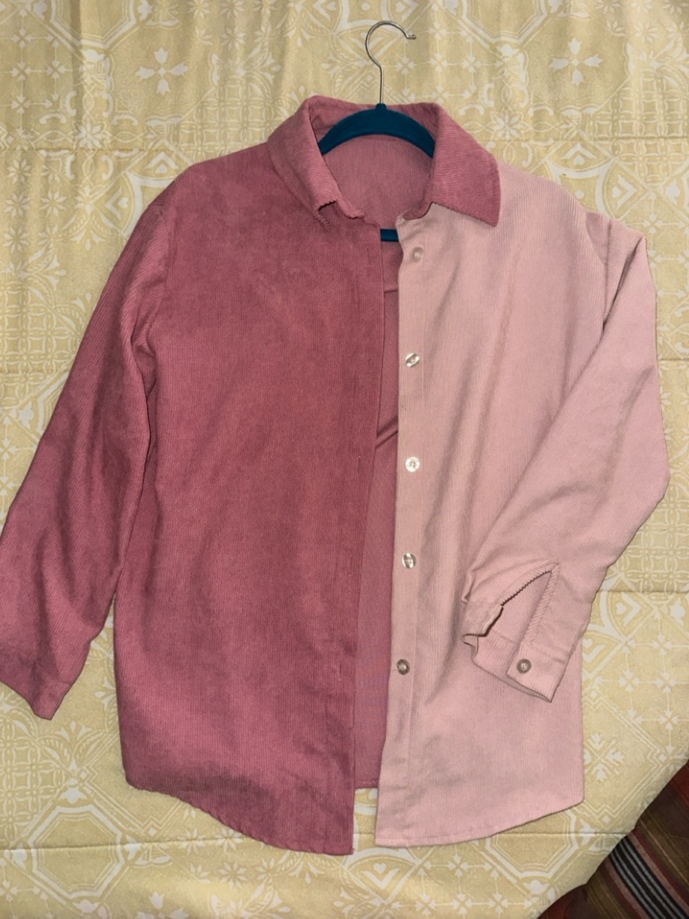Women’s Medium Two-Tone Corduroy Shirt Jacket in Dusty Rose and Blush